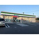 コンビニ「ファミリーマート長野吉田四丁目店まで718ｍ」
