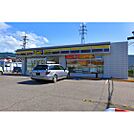コンビニ「デイリーヤマザキ松本清水2丁目店まで733ｍ」
