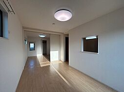 アマルフィ近江八幡出町 2階1LDKのリビング/ダイニング