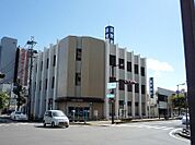 滋賀銀行八幡駅前支店（200m）