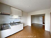 吊戸棚付きのキッチンです