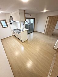 ユーミー高洲 206 1階2LDKのリビング/ダイニング