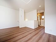 やさしい木の素材感が心地いい空間を演出