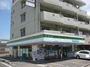 ファミリーマート松下住宅前店まで261ｍ