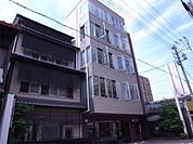 京都美容専門学校（377m）