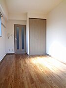 ベランダ側から見た居室です。