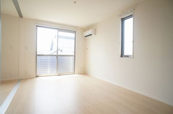 オリーブ_内装_0