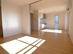 ソレイユ 102 1階1LDKのリビング/ダイニング