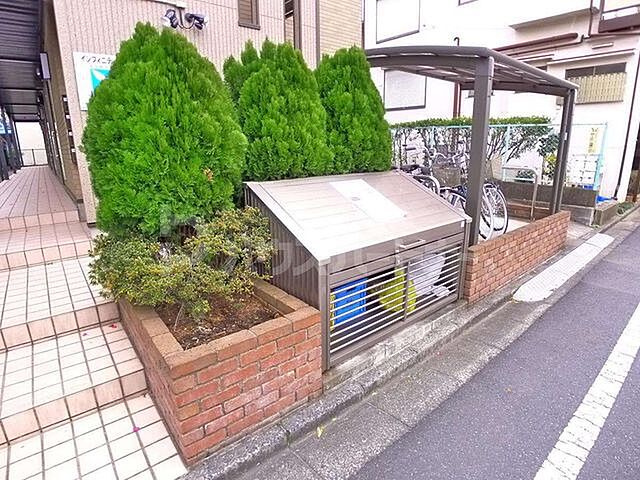 6 / 12