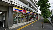 ミニストップ 高津二子店 徒歩12分。 890m