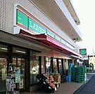 ローソンストア100川崎登戸店 徒歩4分。 290m