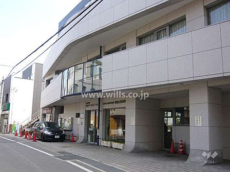 雲雀丘サービスステーションの外観