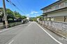 外観：物件の北西側前面道路（南西側から）［2026年9月19日撮影］