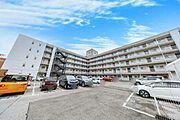 総戸数74戸のマンションです。