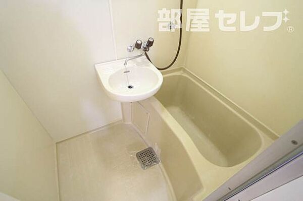 ヴィラ　ベルエトワール ｜愛知県名古屋市中区橘1丁目(賃貸マンション2DK・2階・40.00㎡)の写真 その4