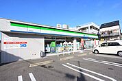 ファミリーマート児玉西店 116m