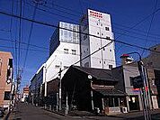 ファミリーマート中央市場前店 133m