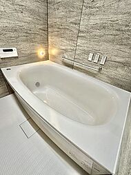 【ユニットバス＿高断熱浴槽】断熱性によりお湯の温度が長時間保たれる。高断熱浴槽