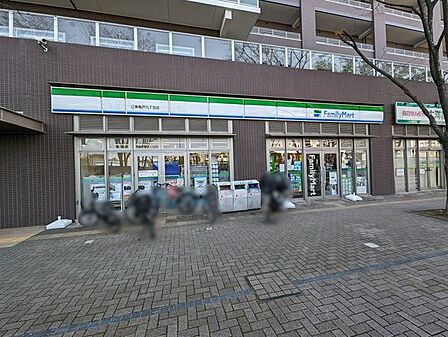 ファミリーマート江東亀戸九丁目店 徒歩6分。 480m