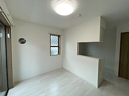 ルヴェ・デュ・ソレイユ 1階1LDKのリビング/ダイニング