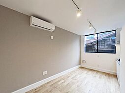 LUNA COURT AKABANEDAI E104 1階ワンルームのリビング/ダイニング