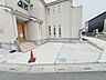 駐車場：洗練された外観が、新しい暮らしの始まりを予感させます