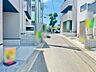 外観：前面道路含む現地写真 