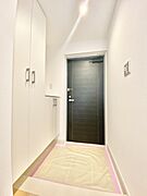 玄関をスッキリ整理。いつも気持ち良く使える玄関収納ボックス付き。 
