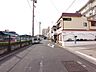 外観：前面道路含む現地写真 