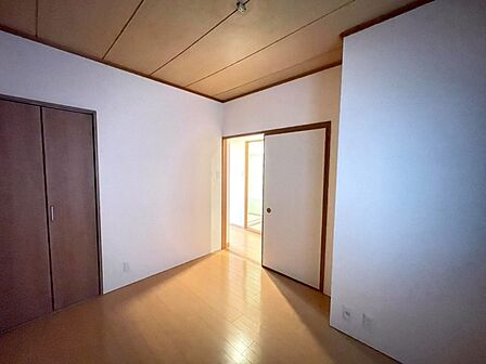 洋室は子供部屋にもちょうどいいサイズ感。