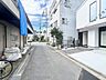 外観：前面道路含む外観