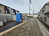 外観：前面道路含む現地写真 