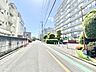 外観：前面道路含む現地写真 