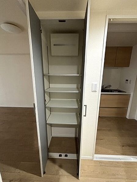 日々の暮らしにすっきりと溶け込む、無駄のないシンプルな空間構成が心地よい住まいです。