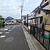 外観：前面道路含む現地写真 