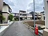 外観：前面道路含む現地写真 