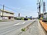 外観：前面道路含む現地写真 