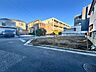 外観：前面道路含む現地写真 