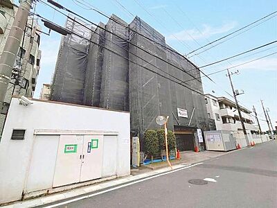 外観：JR京浜東北・武蔵野線「南浦和」駅東口徒歩1分、提携駐車場もあります。エステート白馬南浦和店までお気軽にお問い合わせください。 
