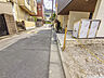 外観：前面道路含む現地写真 