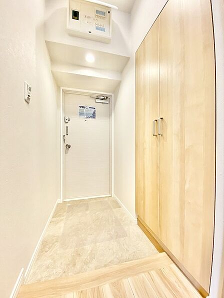玄関をスッキリ整理。いつも気持ち良く使える玄関収納ボックス付き。