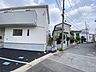 外観：落ち着いた住宅街の雰囲気に馴染む、すっきりとした外観が暮らしの基盤として静かな佇まいを見せています。