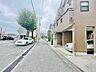 外観：前面道路含む外観