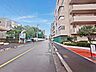 外観：前面道路含む現地写真 