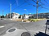 外観：前面道路含む現地写真 