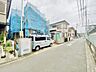 外観：前面道路含む現地写真 