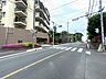 外観：前面道路含む現地写真 