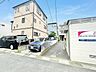 外観：前面道路含む現地写真 
