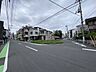 外観：前面道路含む外観