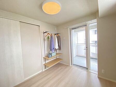 洋室は子供部屋にもちょうどいいサイズ感。